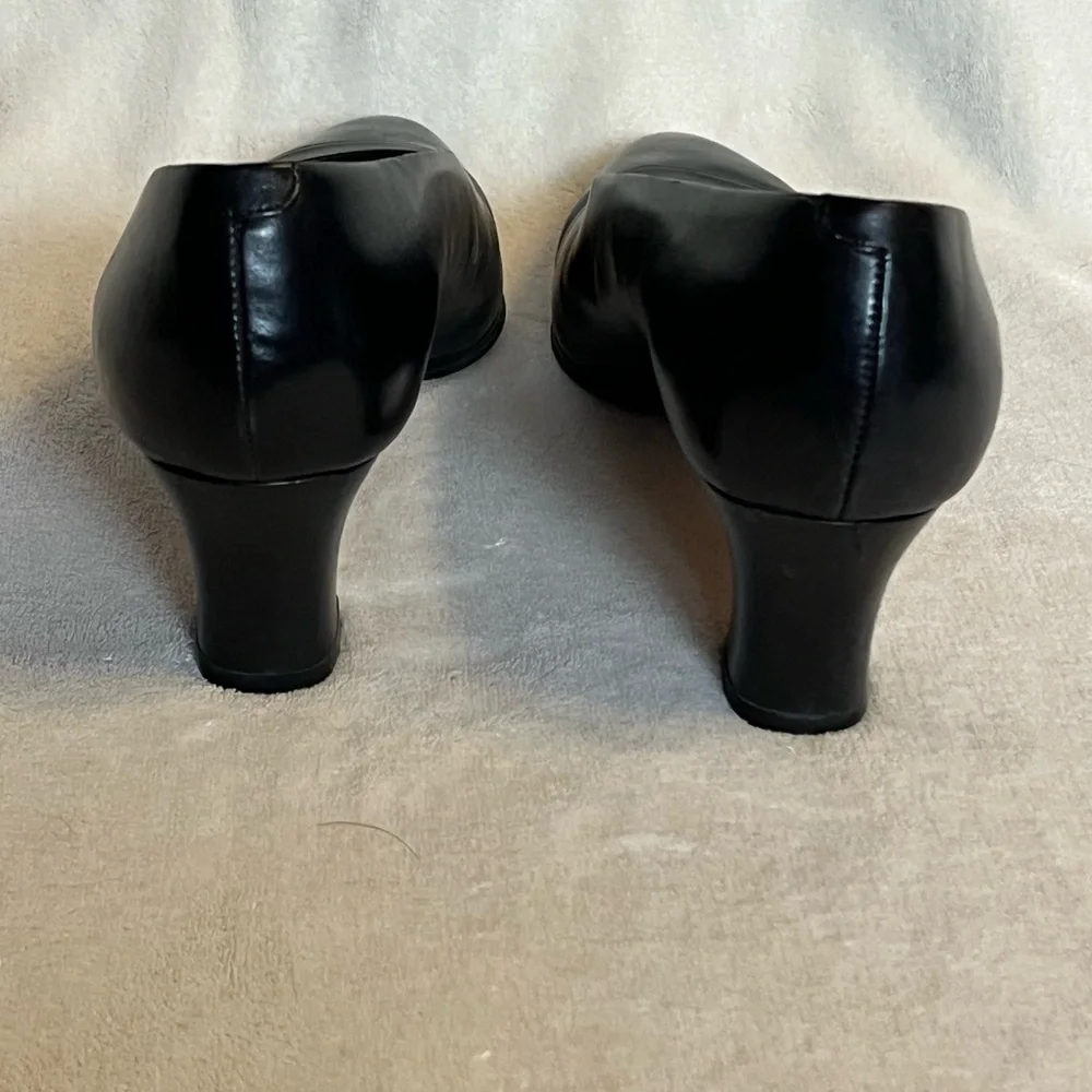 Amalfi Classic Black Heels - Picture 2 of 5